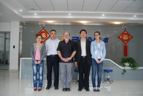 澳籍教授來(lái)我司參觀交流